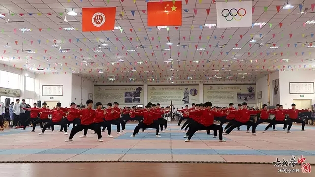汇报表演1.webp.jpg